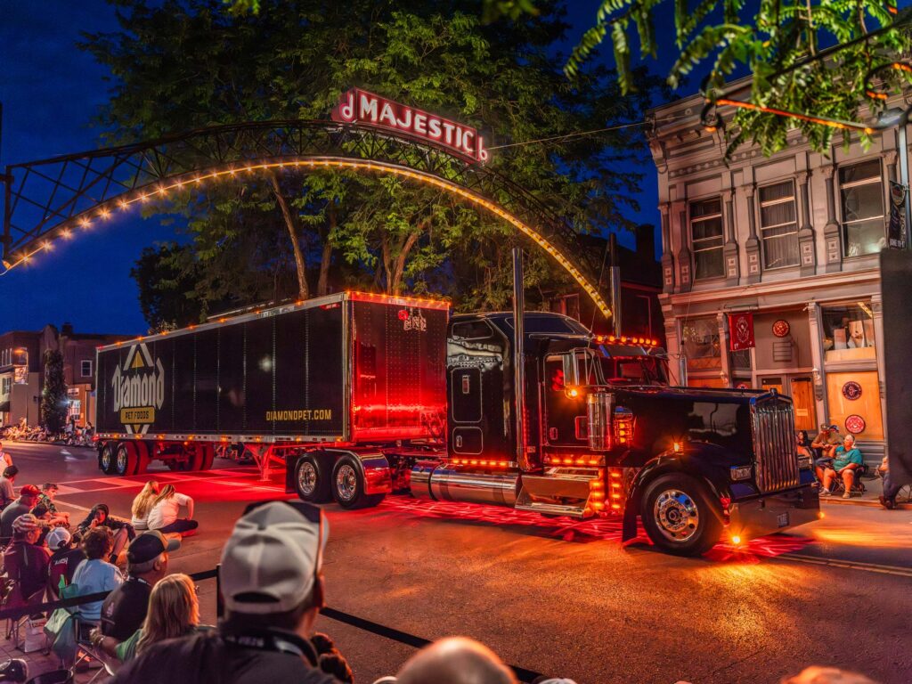 2025 W900L from St. Elizabeth, Missouri